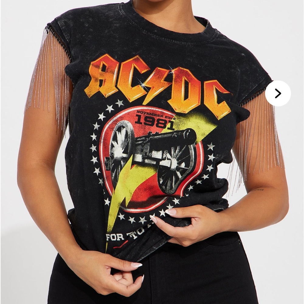 Fashion Nova Graphic Black and Red Fitted Tee